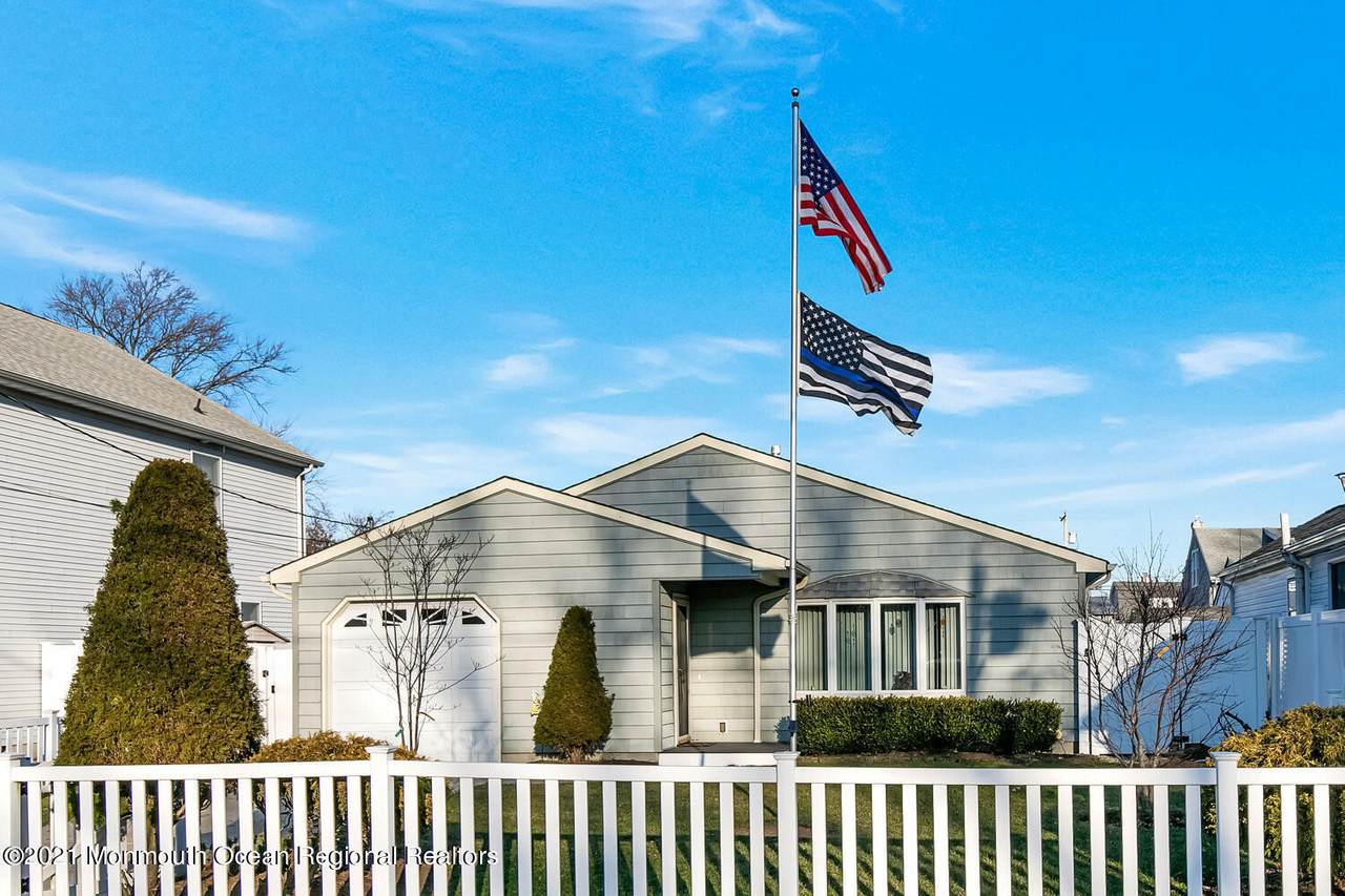 44 Shoreland Terrace - Photo 1