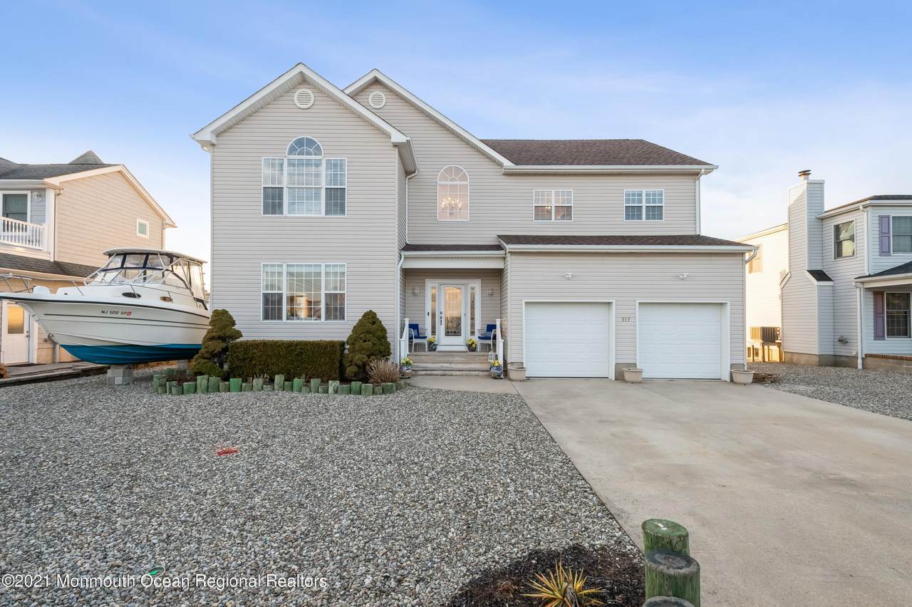 815 Bowline Drive - Photo 1