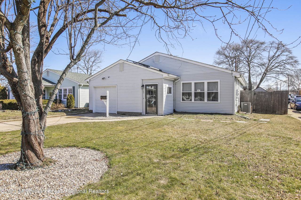 144 Hudson Avenue - Photo 1