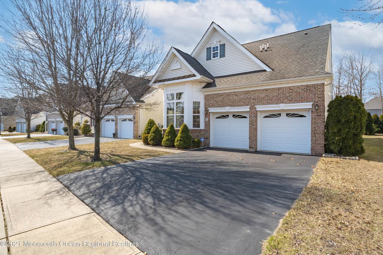 105 Marshfield Hills Boulevard - Photo 1