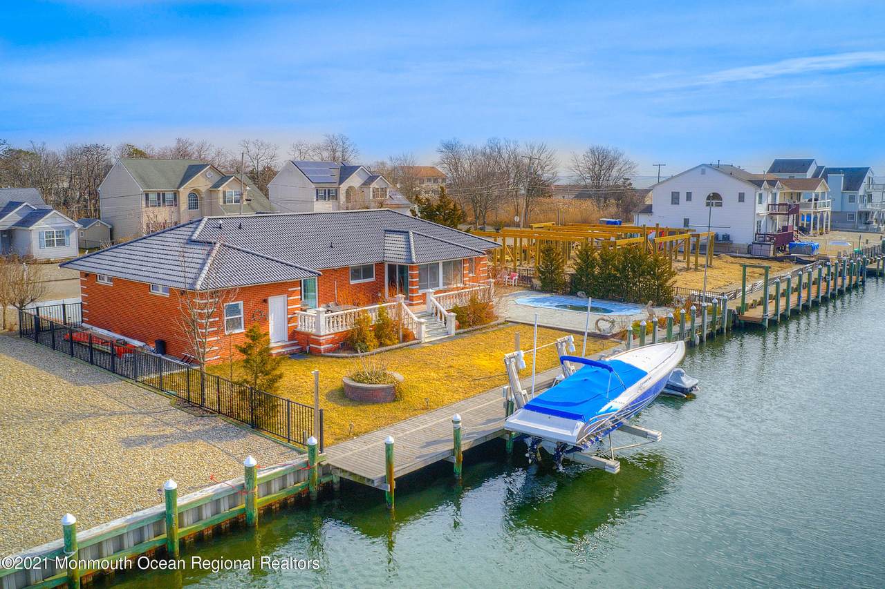 136 Admiral Way - Photo 1