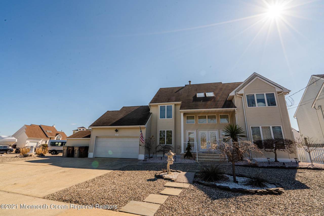 435 Bayview Avenue - Photo 1