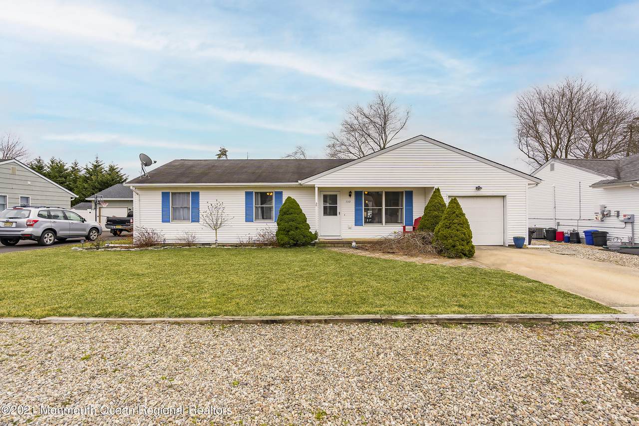 709 Hazelton Avenue - Photo 1