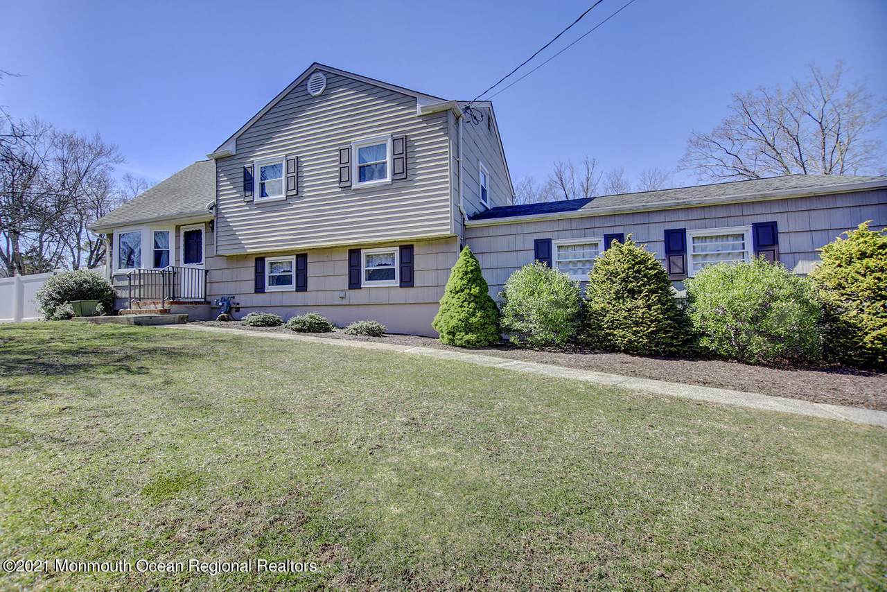 196 Dukes Parkway - Photo 1