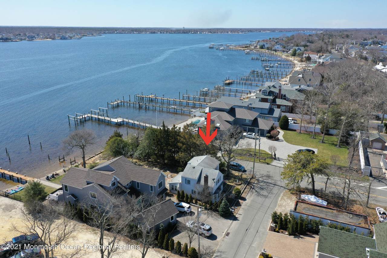 725 Bay Avenue - Photo 1
