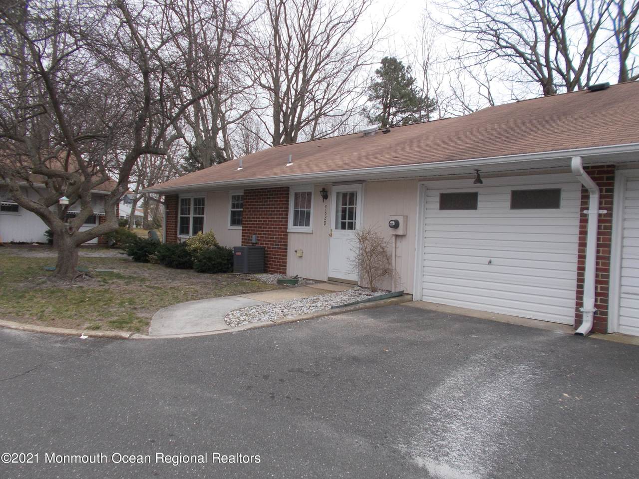 982D Aberdeen Drive - Photo 1