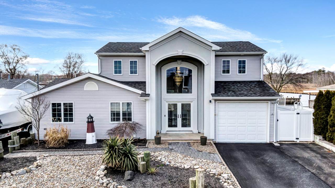 707 Roanoke Drive - Photo 1