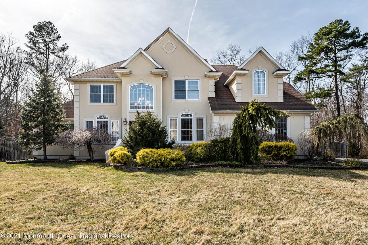10 Greentree Court - Photo 1