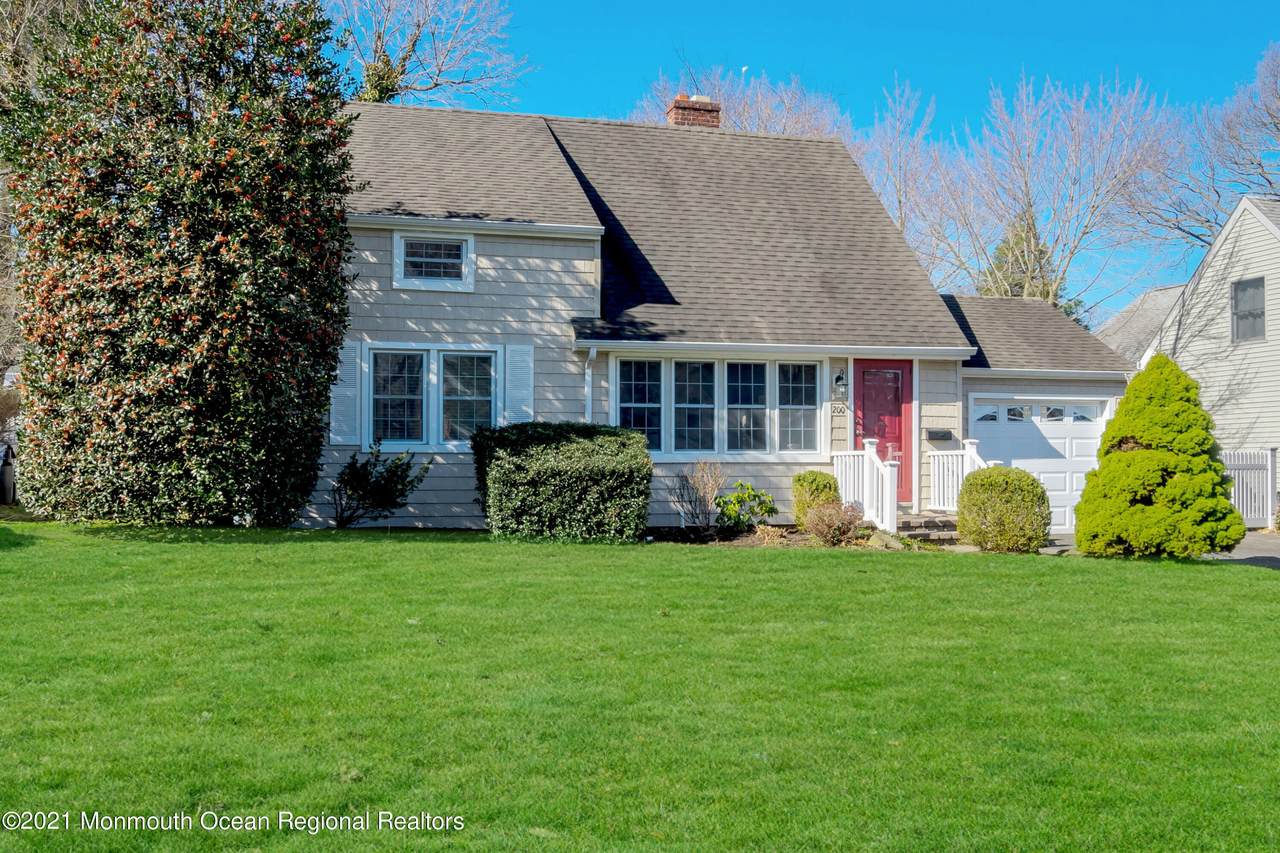 200 Oxford Avenue - Photo 1