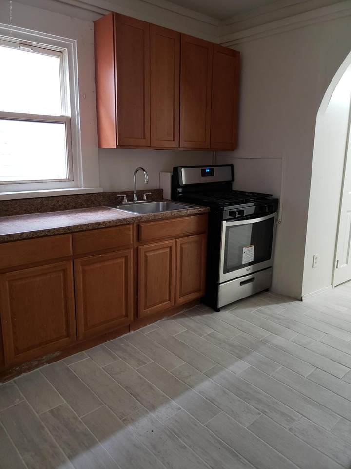 40 Shore Boulevard - Photo 1