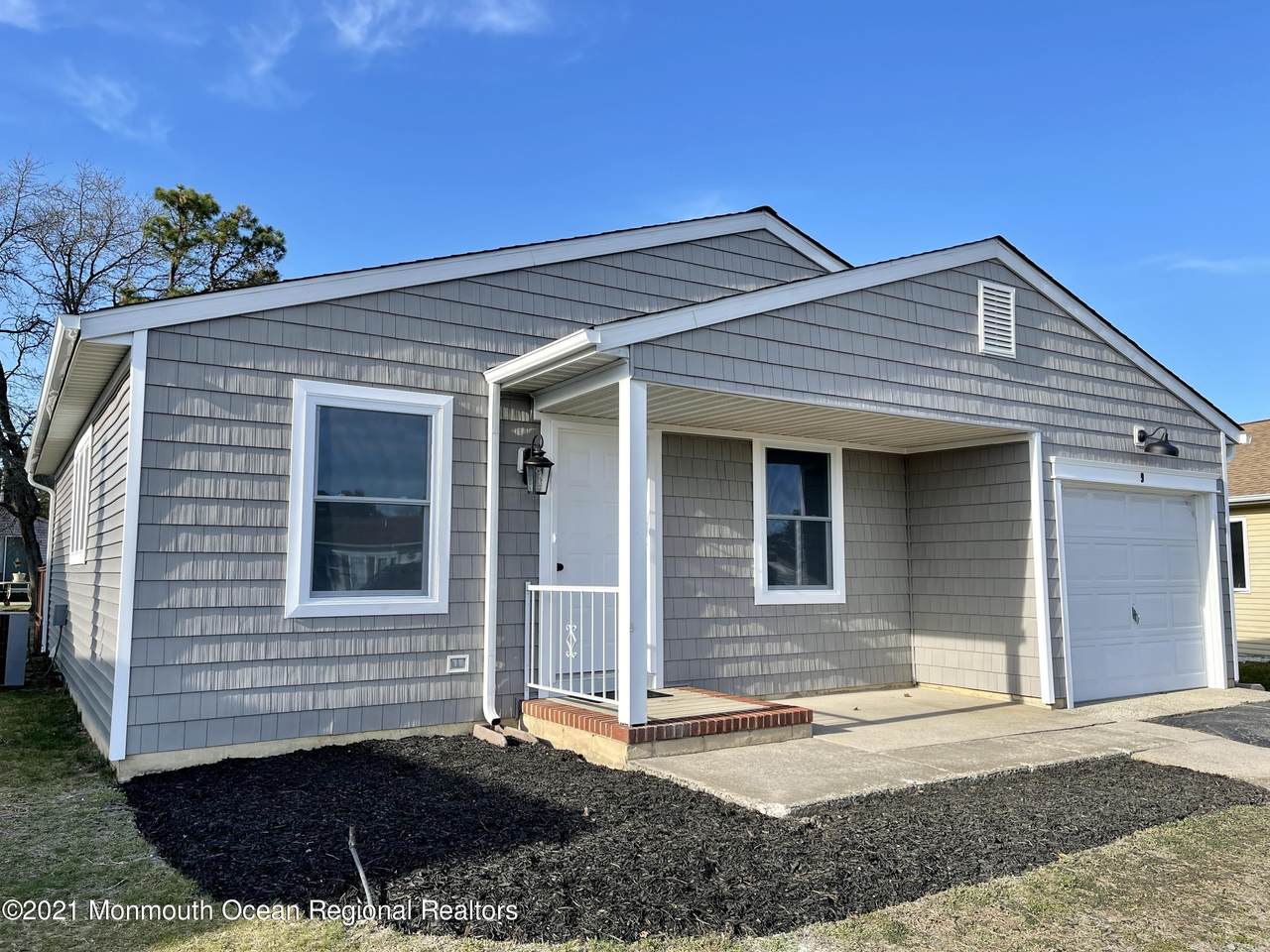 9 Maniwaki Court - Photo 1