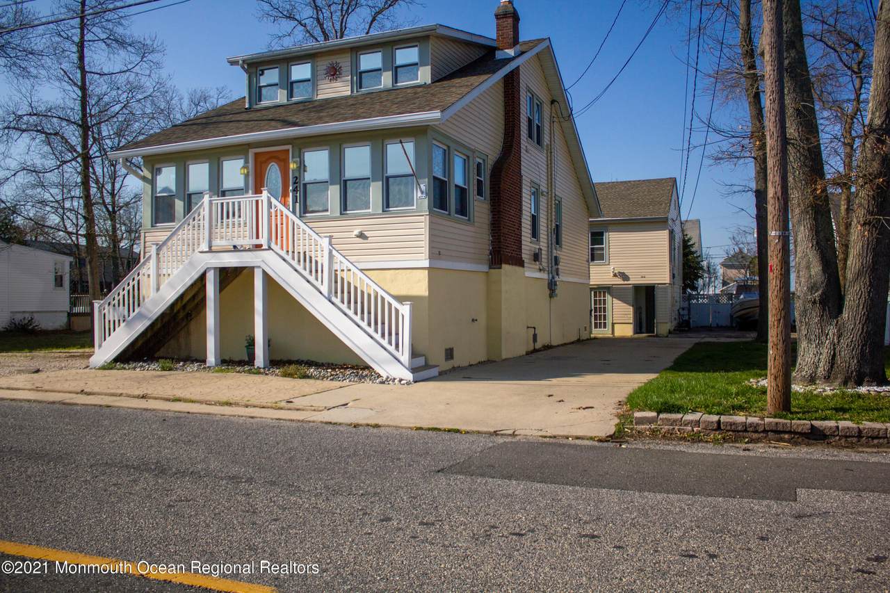 241 Lakewood Avenue - Photo 1