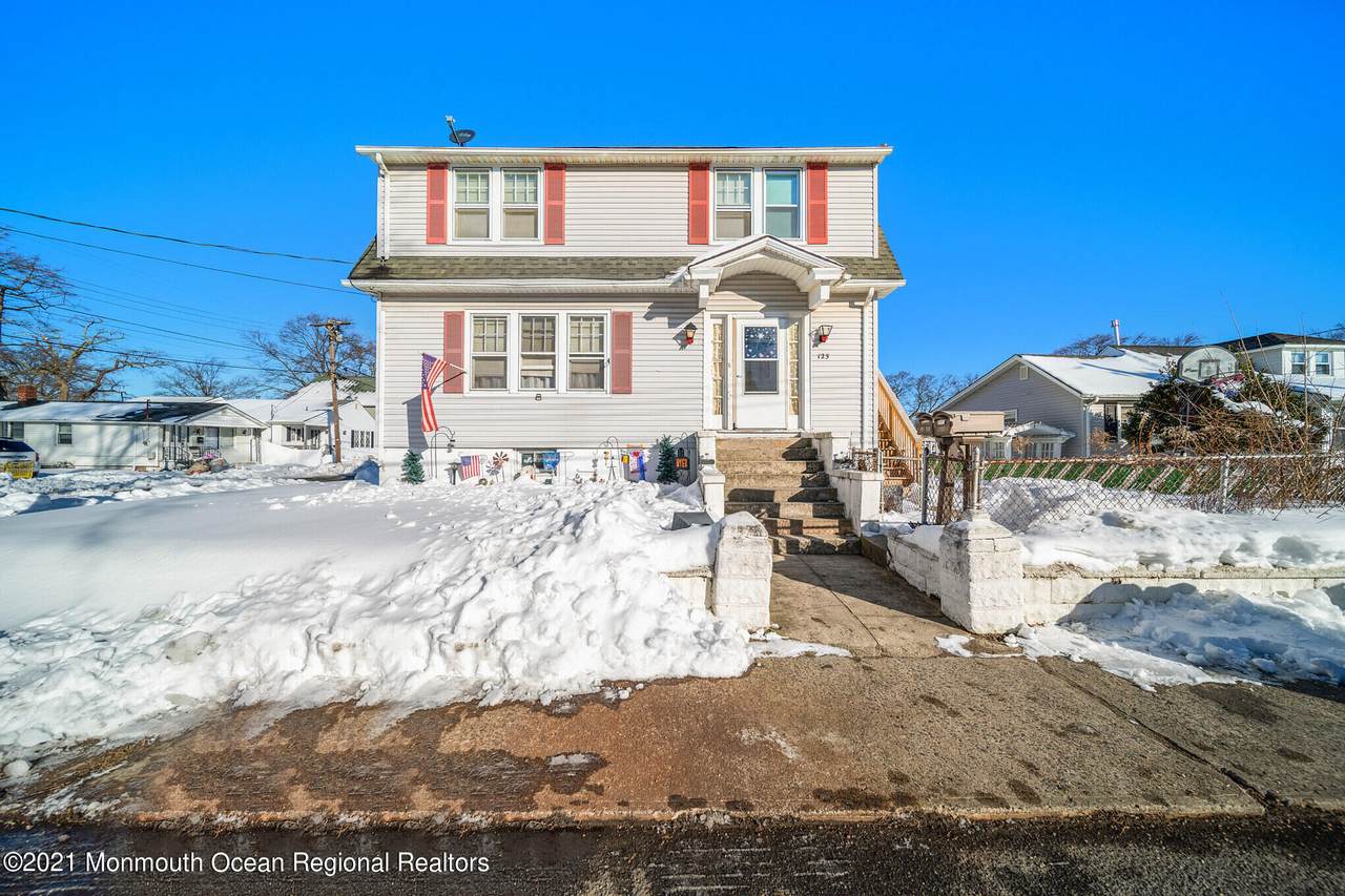 123 Lawrence Avenue - Photo 1
