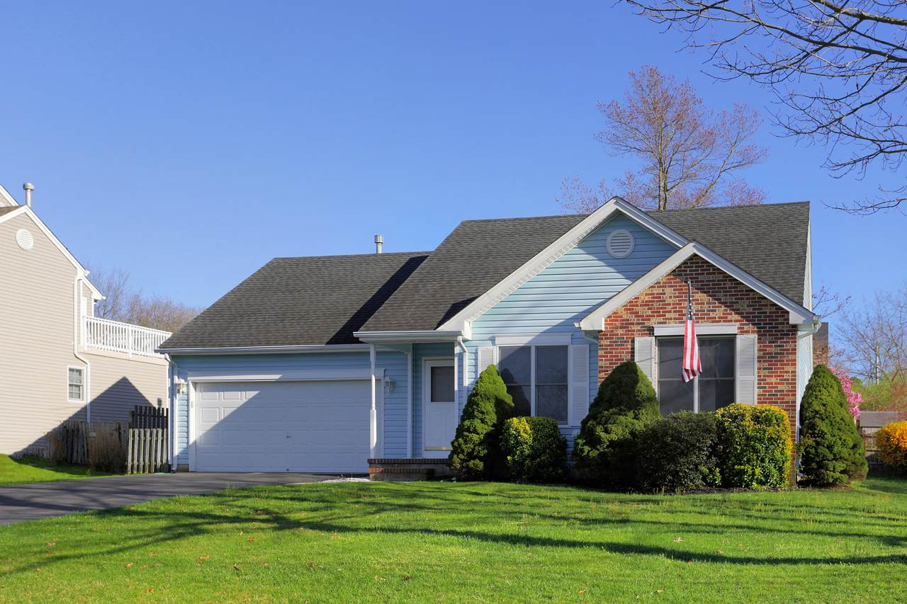 1884 Breakers Drive - Photo 1