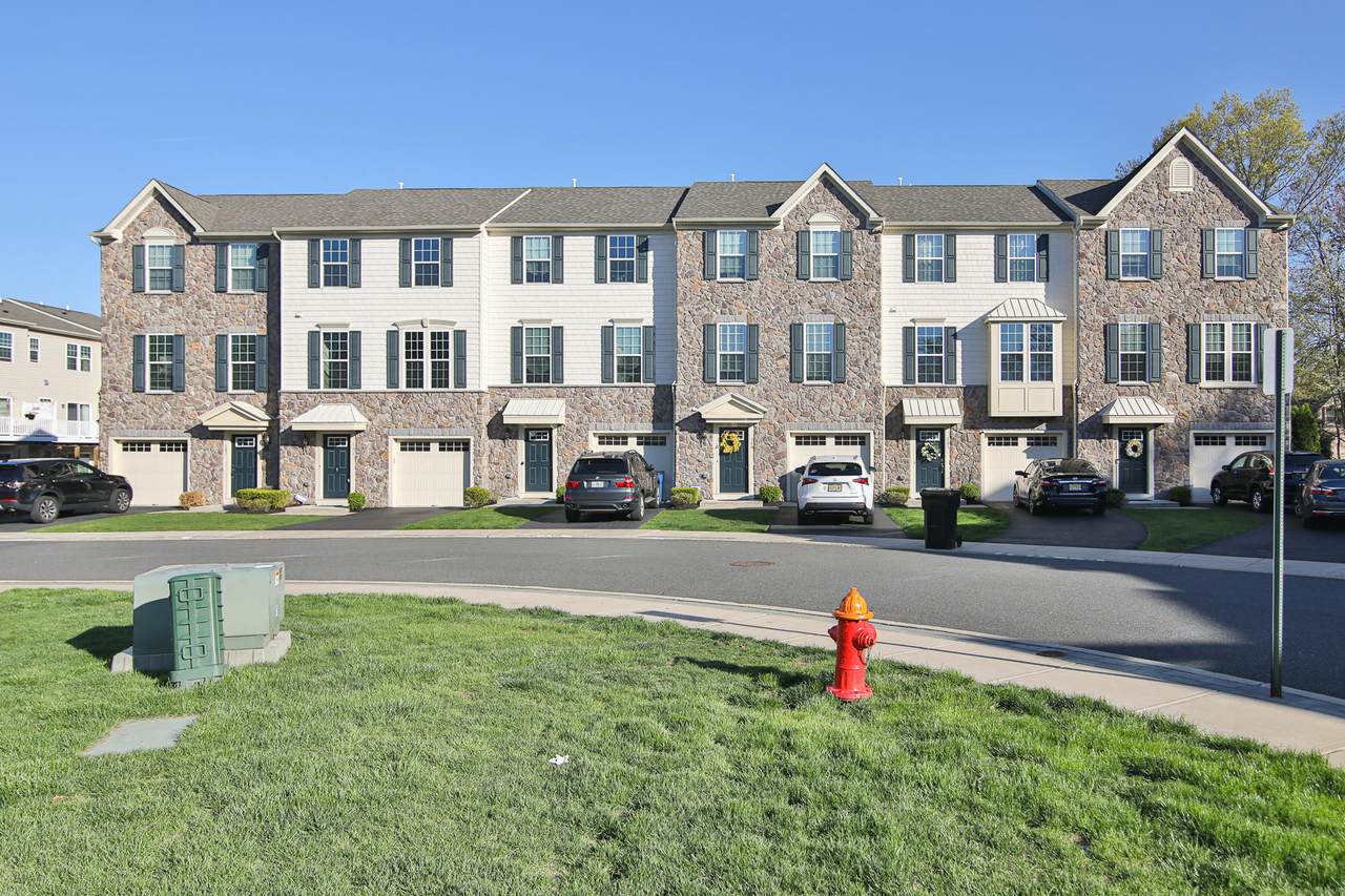 106 Phillip E Frank Way - Photo 1