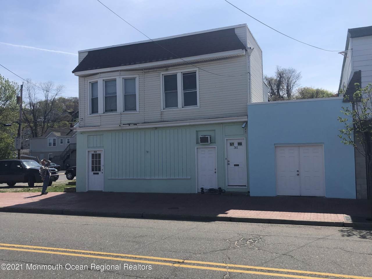 311 Bay Avenue - Photo 1
