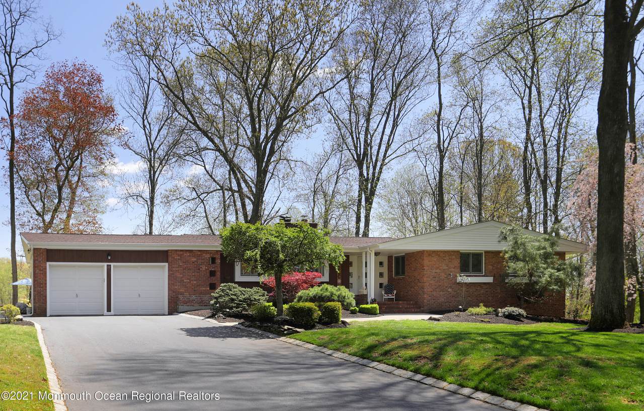 32 Larchmont Drive - Photo 1