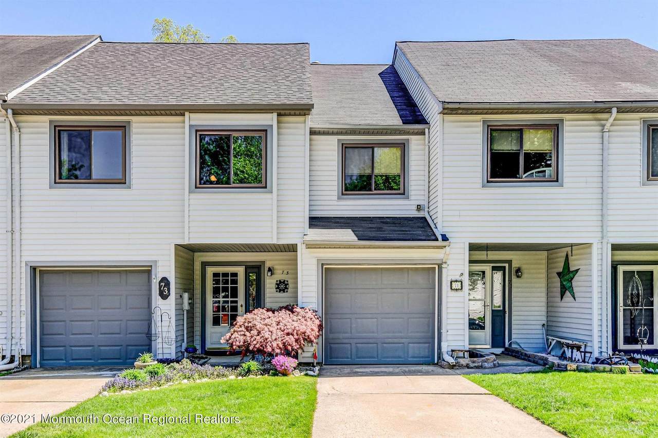 73 Lexington Circle - Photo 1