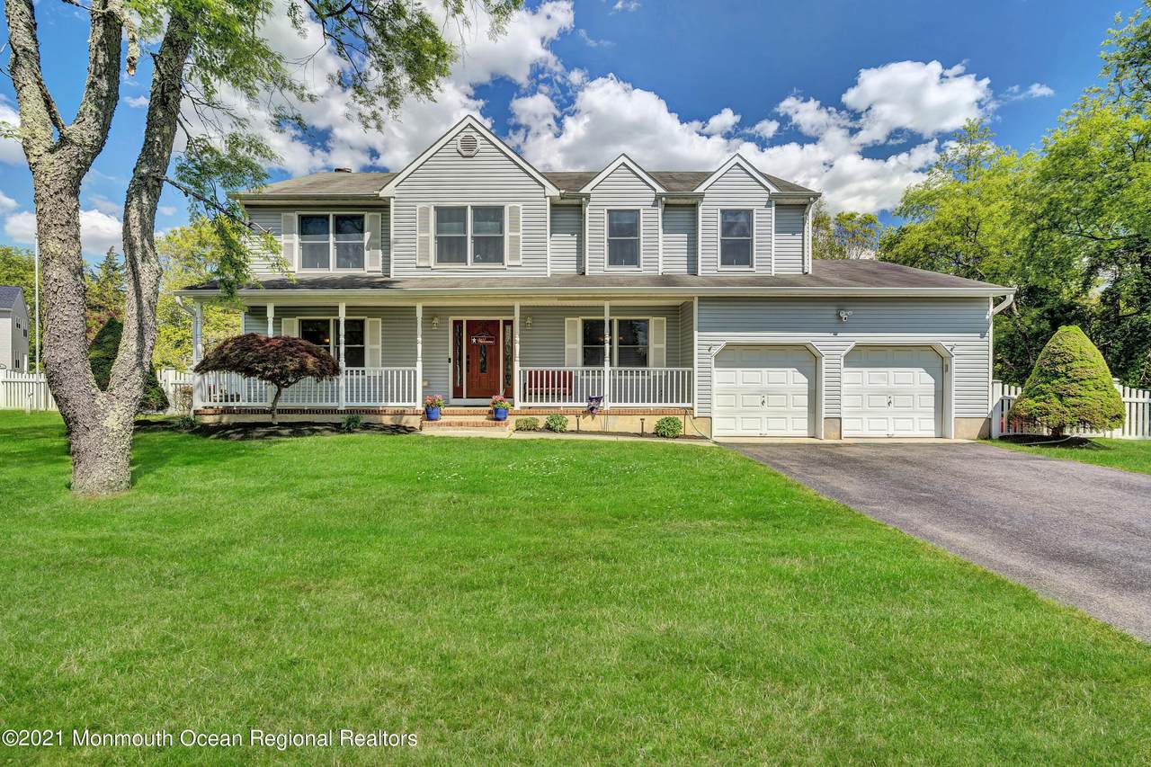 369 Sapphire Drive - Photo 1