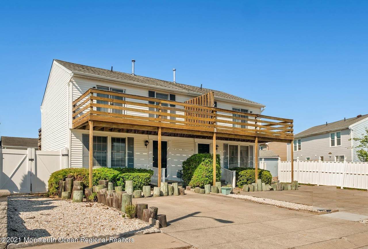 2 Manitoba Avenue - Photo 1