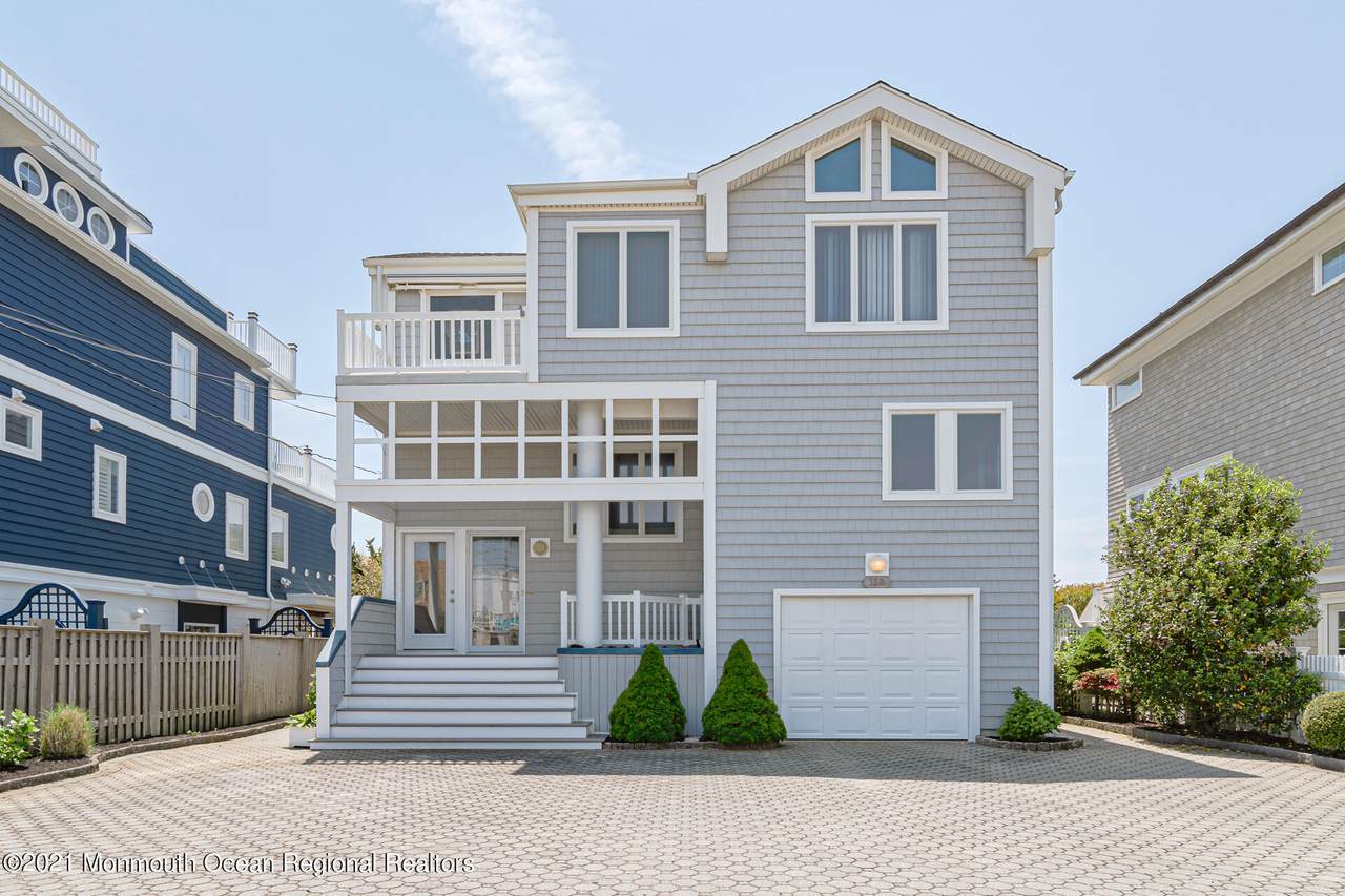 120 Essex Avenue - Photo 1