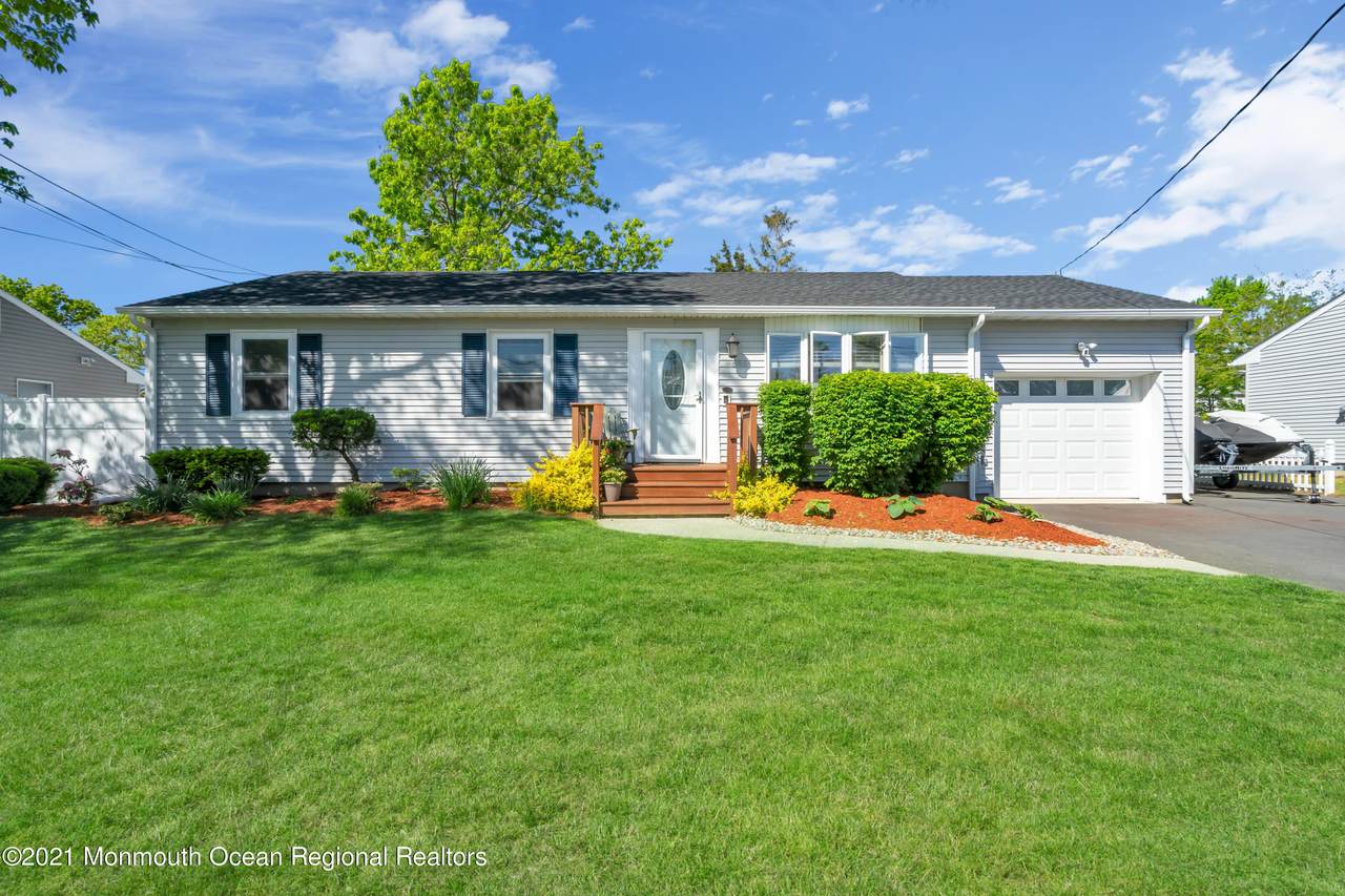 566 California Avenue - Photo 1