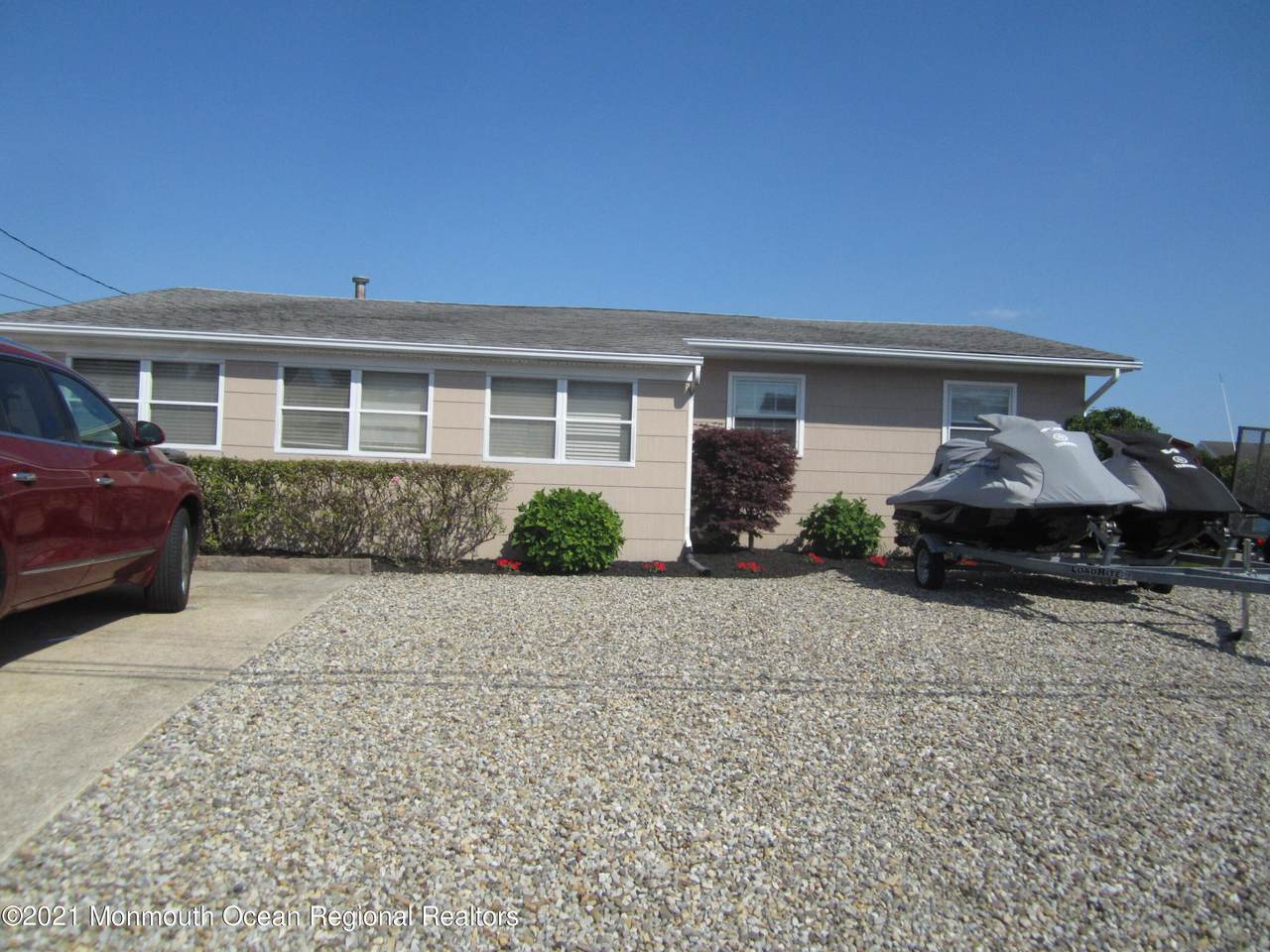 61 Archer Avenue - Photo 1