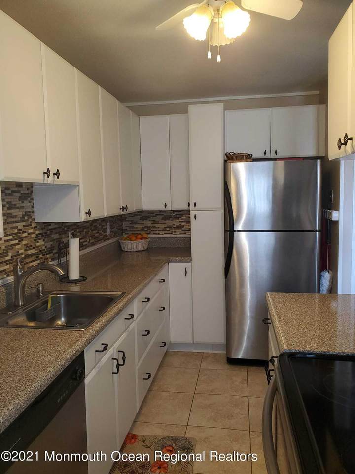 56 White Street - Photo 1