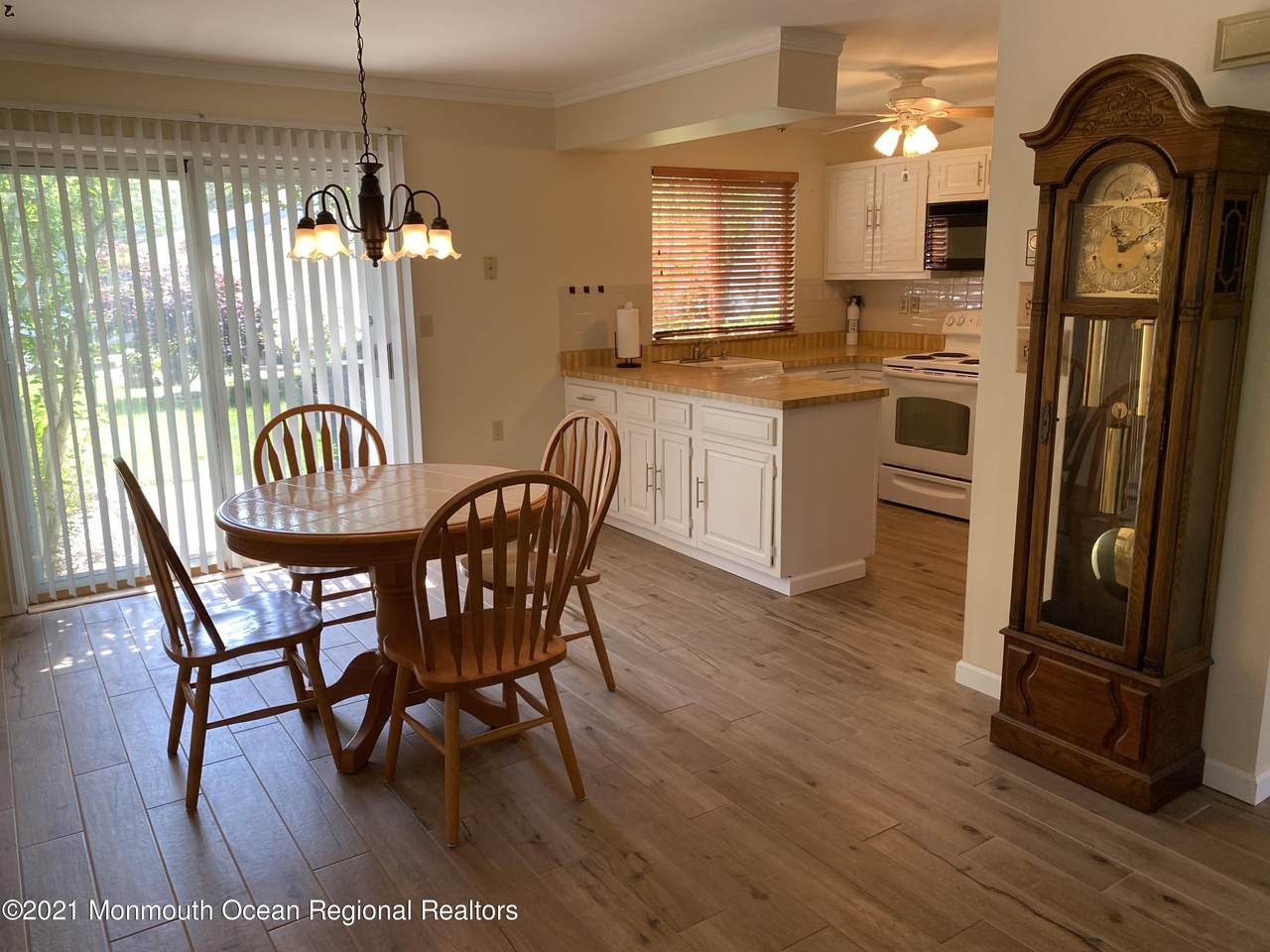 685B Friar Court - Photo 1