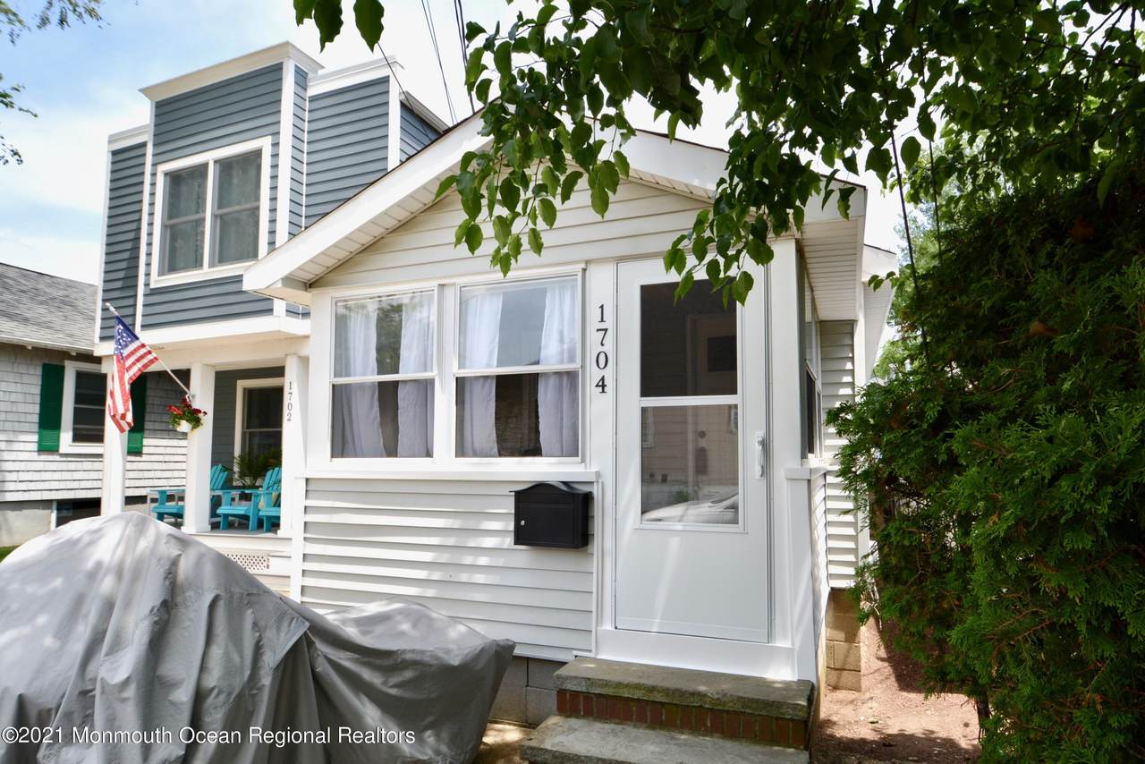 1704 Oak Terrace - Photo 1