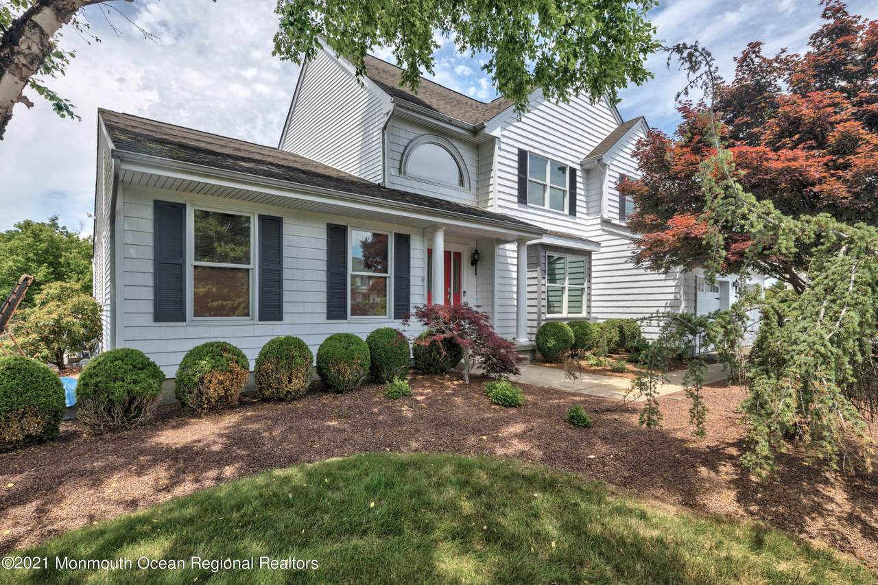 8 Hampton Hollow Drive - Photo 1
