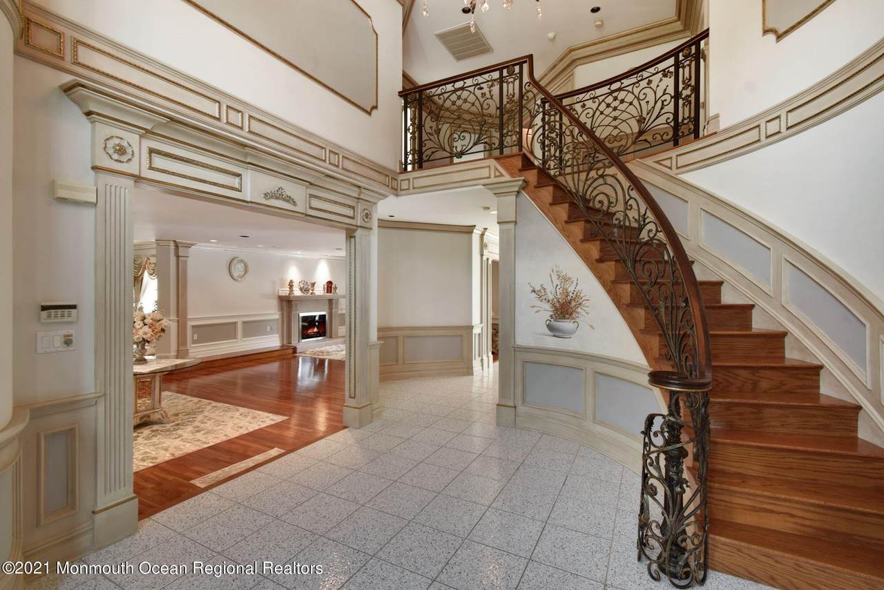 225 Tracy Drive - Photo 1