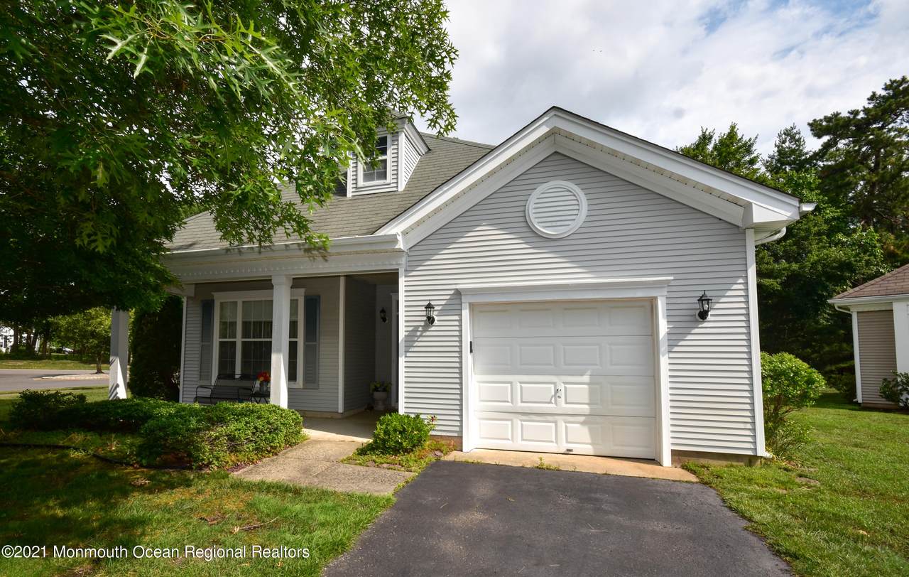 2 Springlawn Drive - Photo 1
