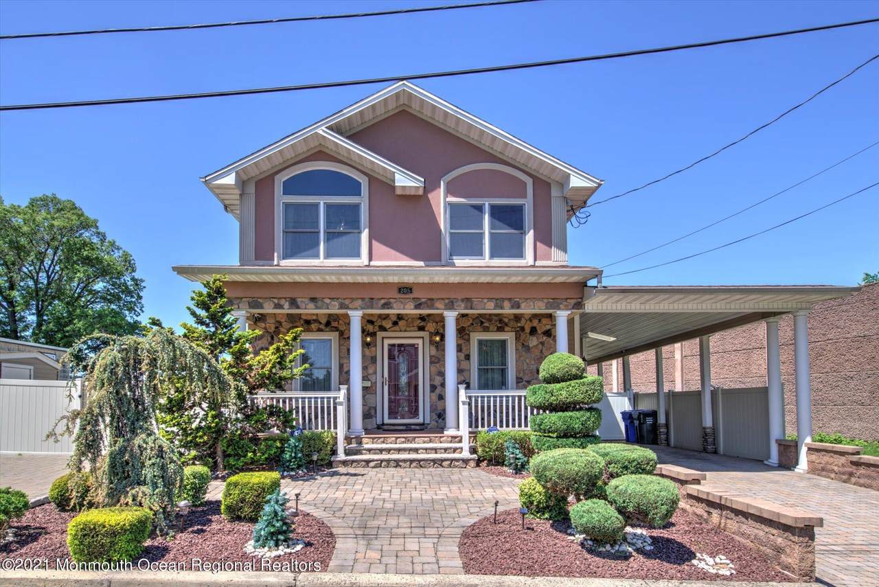 205 Earl Street - Photo 1