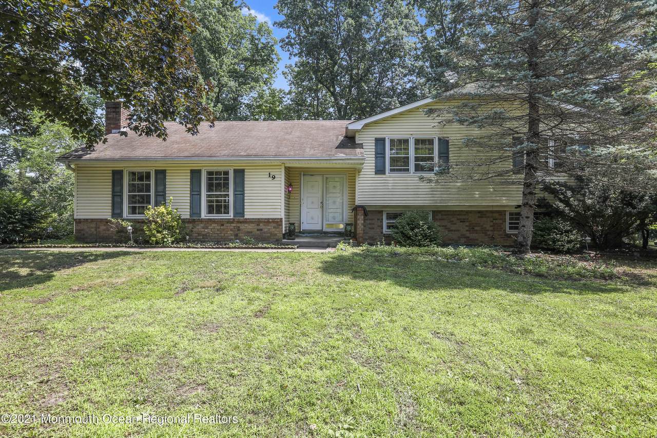19 Manor Drive - Photo 1