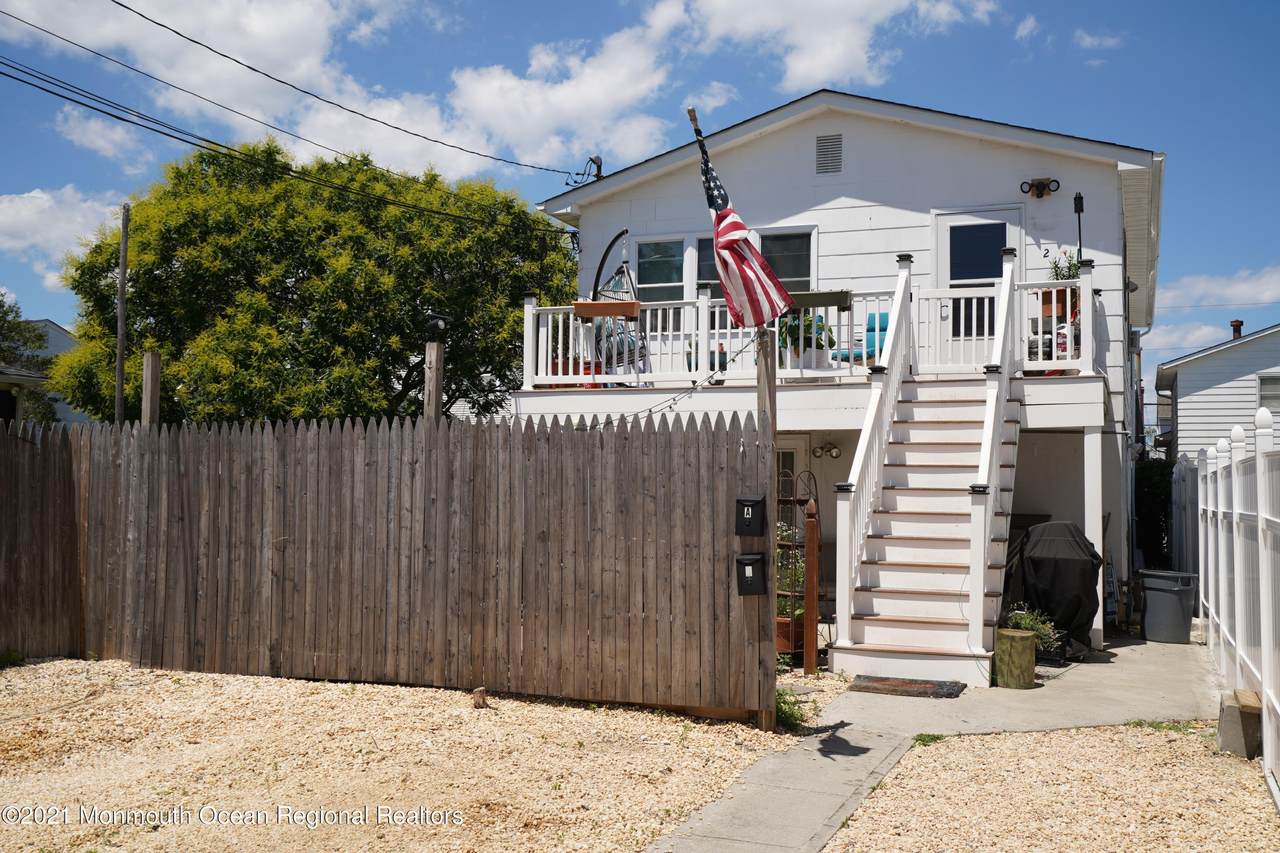 216 Dupont Avenue - Photo 1
