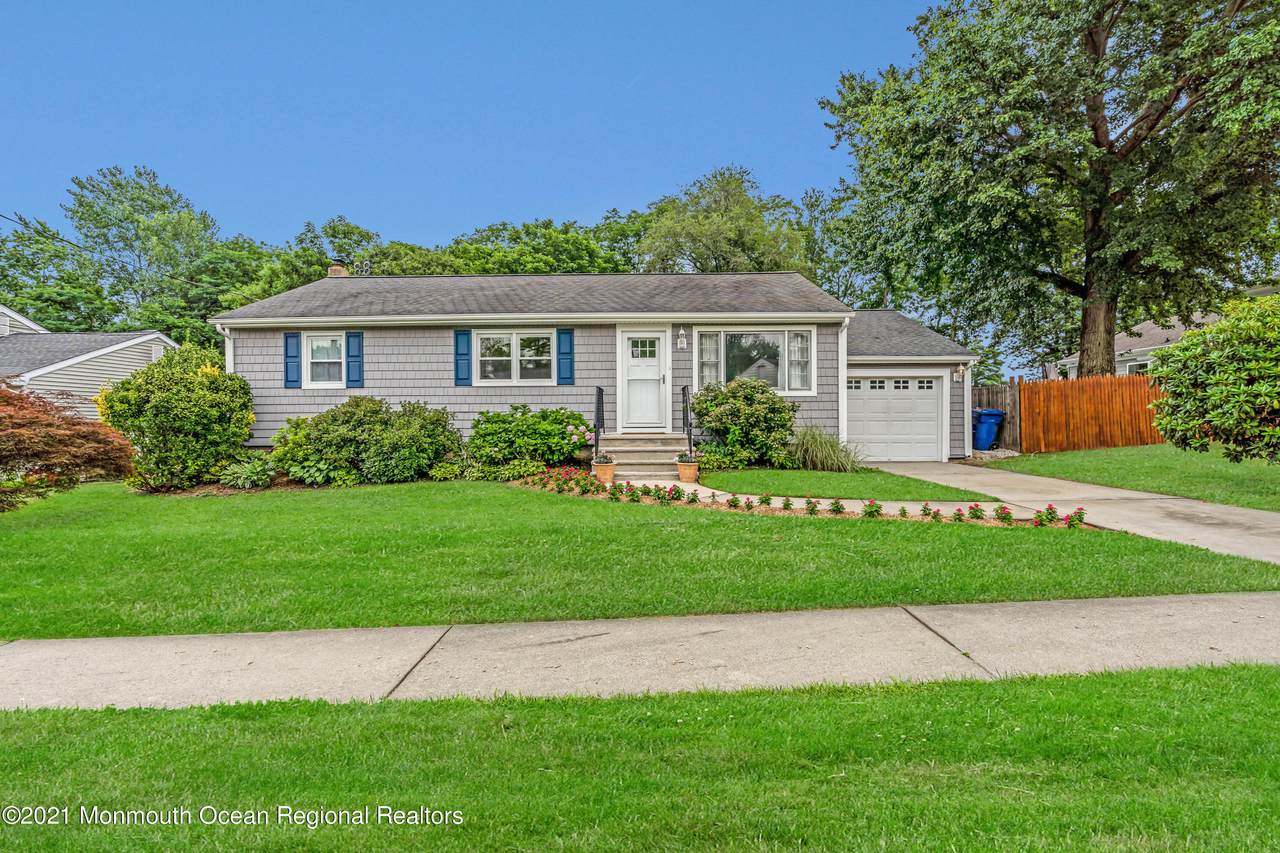 206 Poplar Place - Photo 1