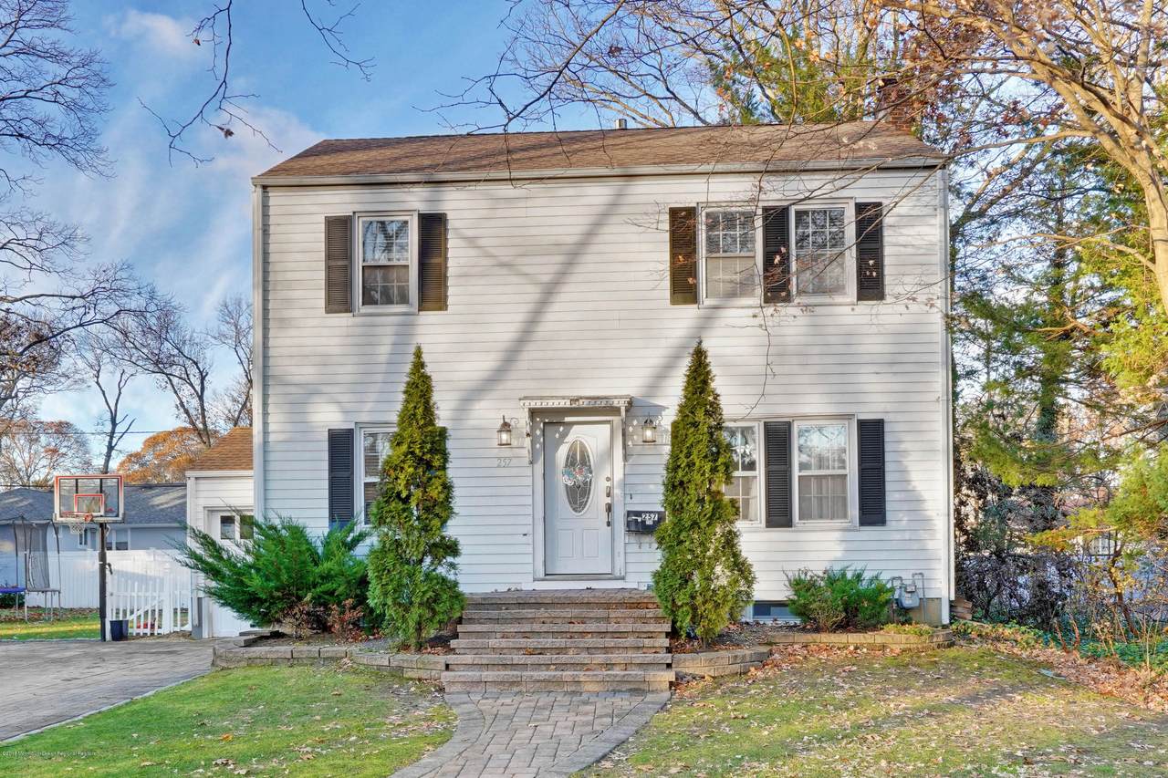 257 Lawrence Avenue - Photo 1