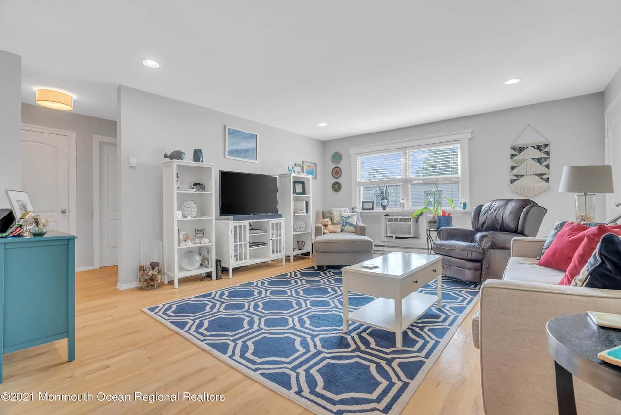 61 White Street - Photo 1