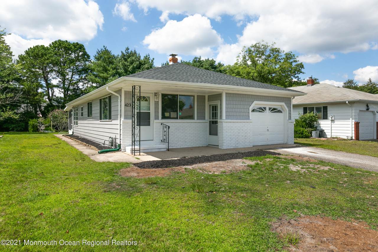 423 Saint Thomas Drive - Photo 1