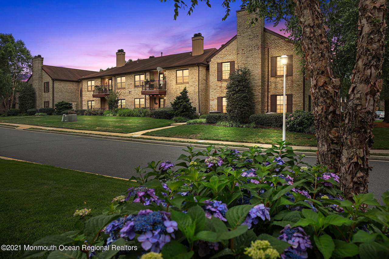 711 Wellington Place - Photo 1