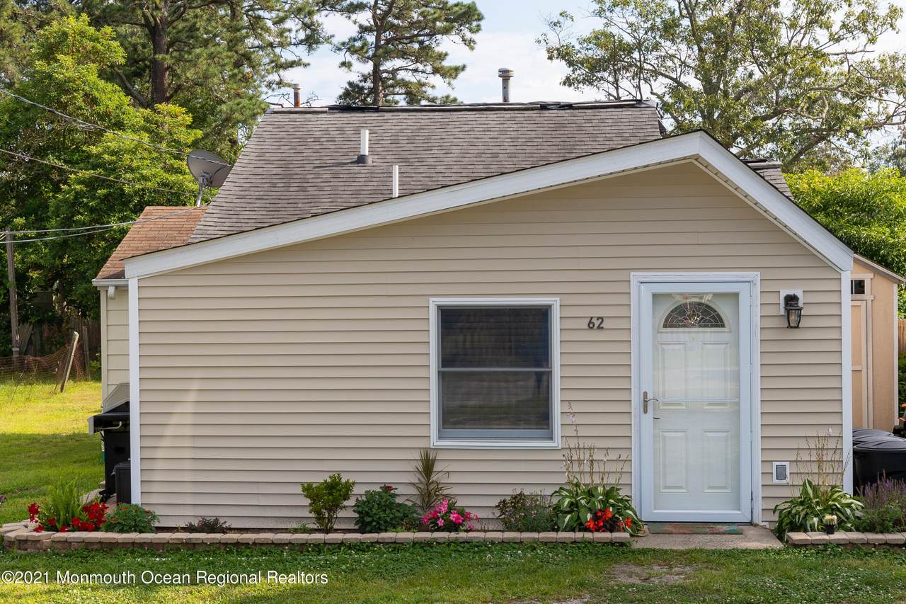 62 Bay Parkway - Photo 1