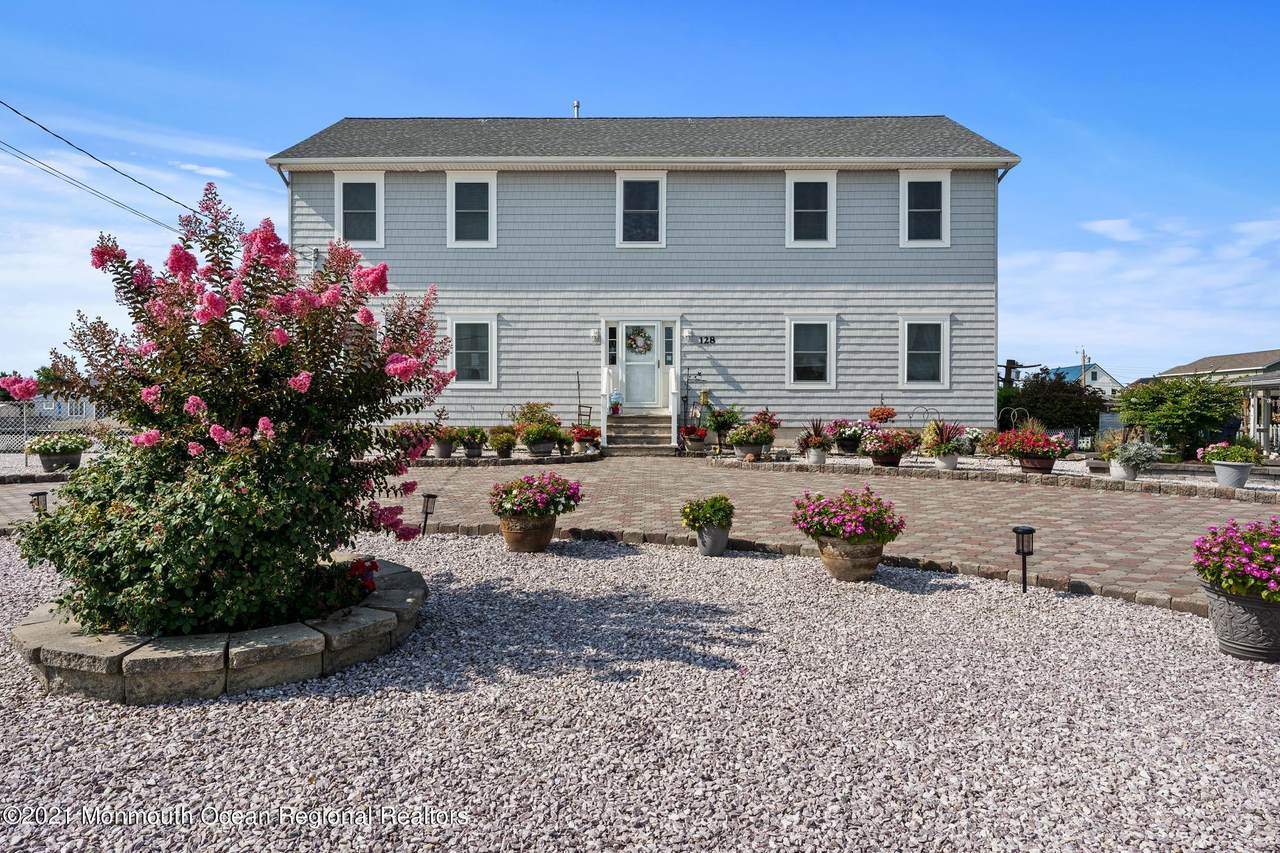 128 Delaware Drive - Photo 1