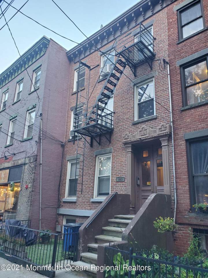 229 7th Street - Photo 1