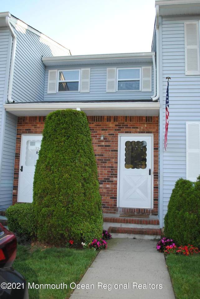 10 Spruce Drive - Photo 1