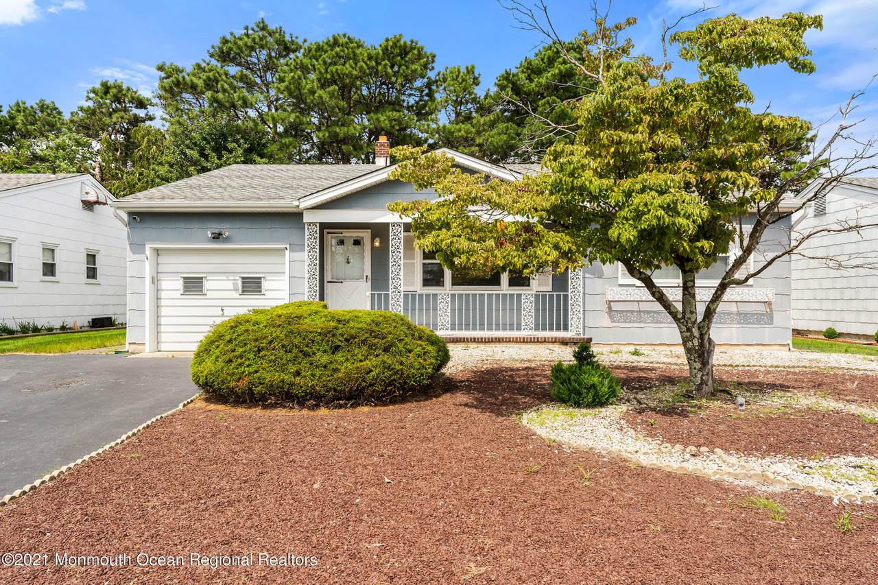 166 Castleton Drive - Photo 1