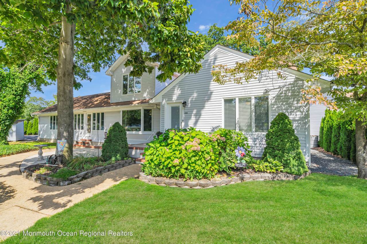 126 Station Drive - Photo 1