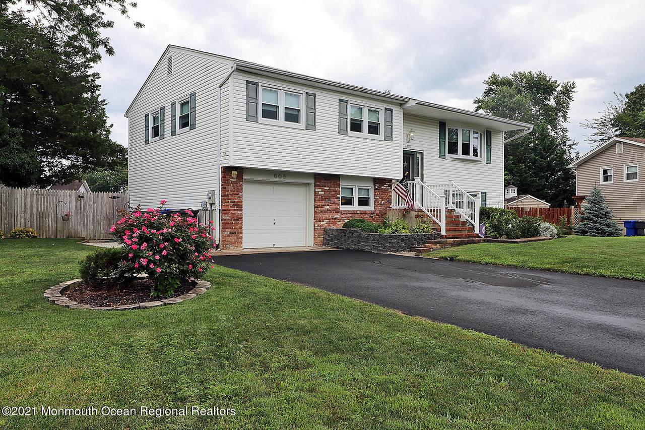 605 Deer Lane - Photo 1