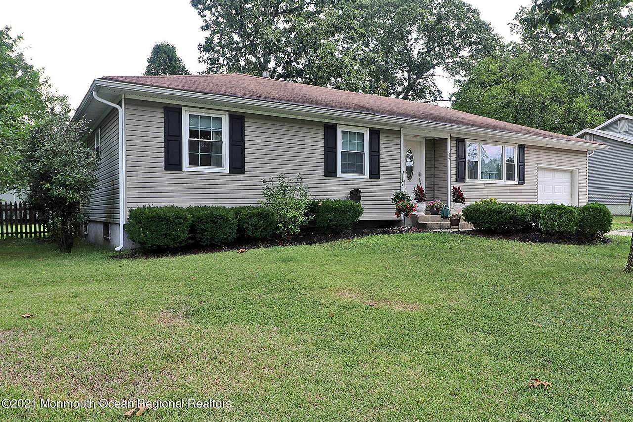 69 Garfield Boulevard - Photo 1