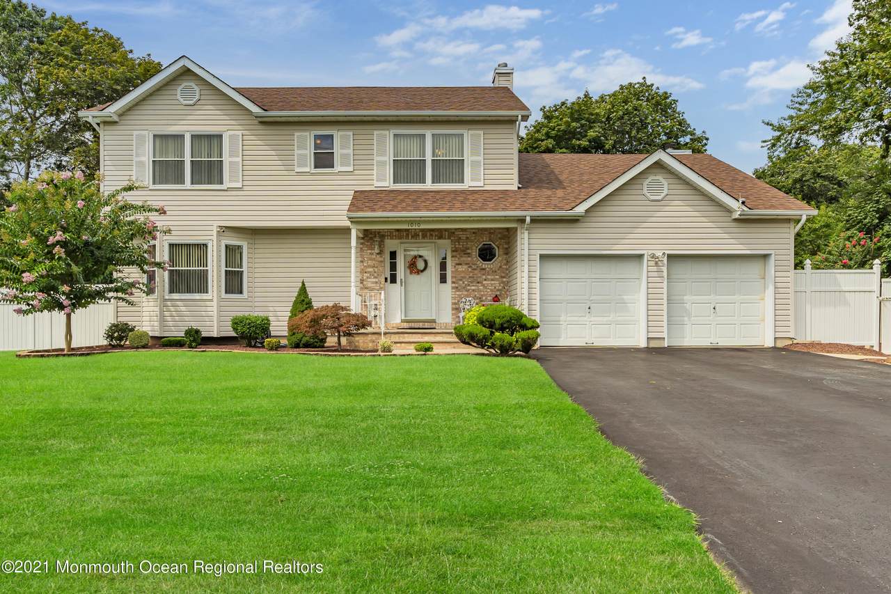 1010 Isaac Court - Photo 1
